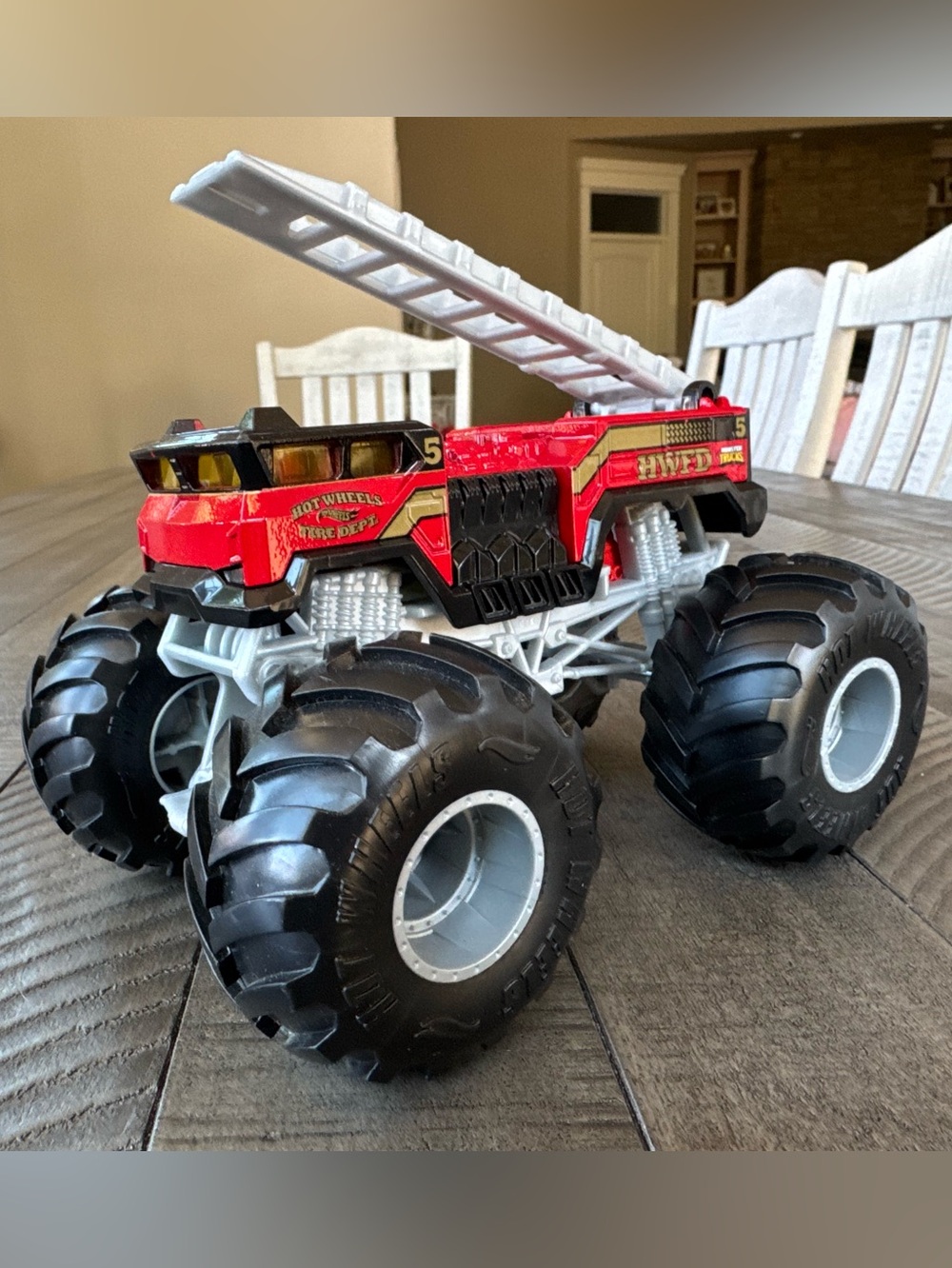 Hot Wheels 5 Alarm Red Monster Fire Truck W/Ladder